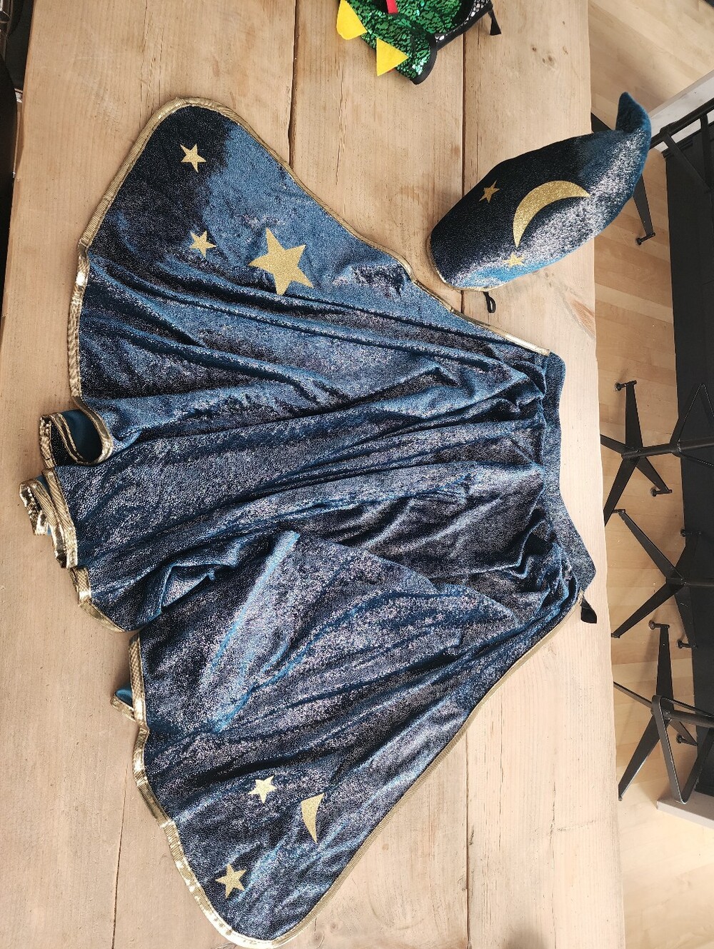 Great Pretenders Kids Costumes – Wizard + Reversible Dragon/Knight Capes